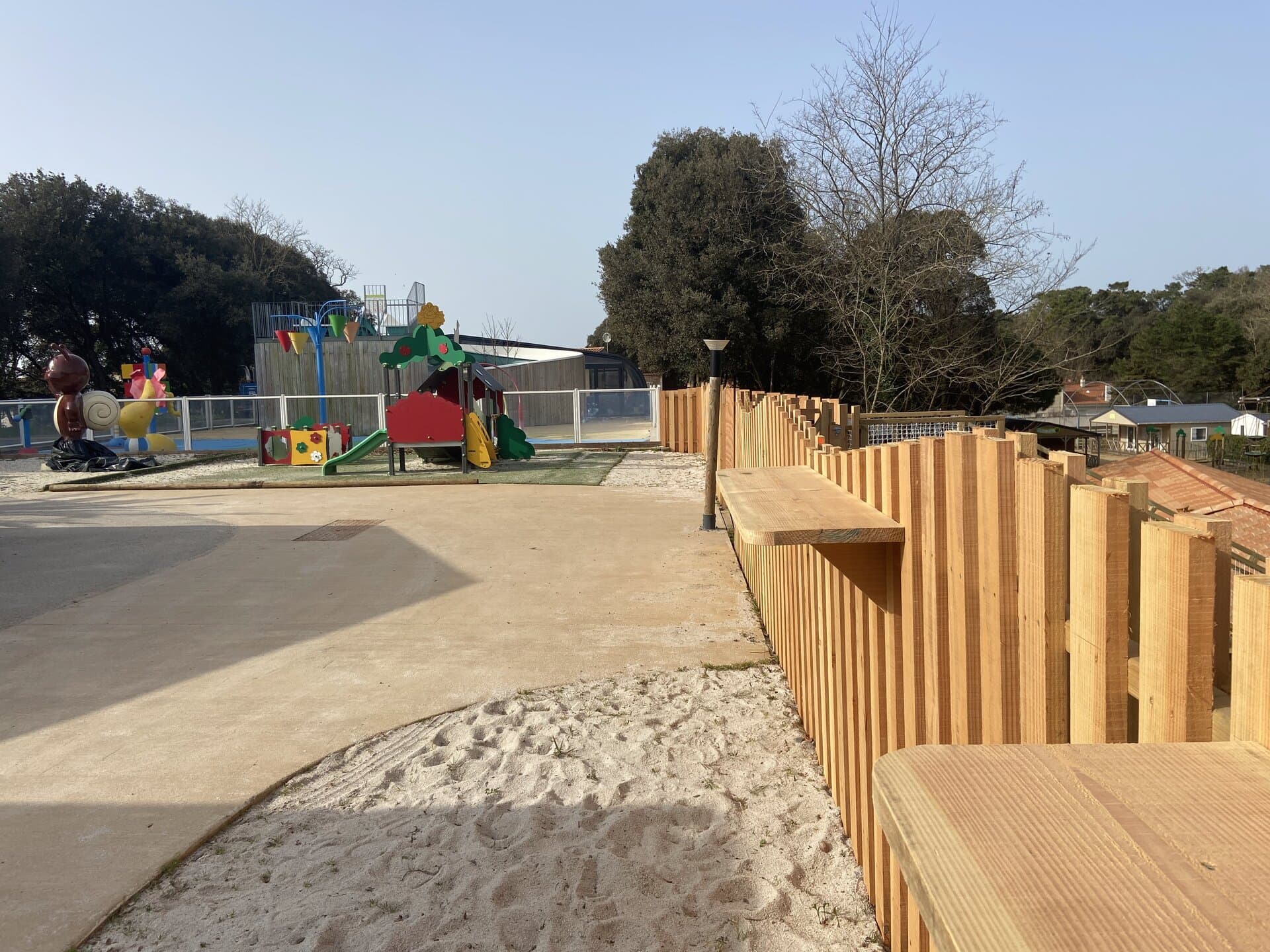Aménagement extérieur bois camping en Vendée par Négrit Rénovation