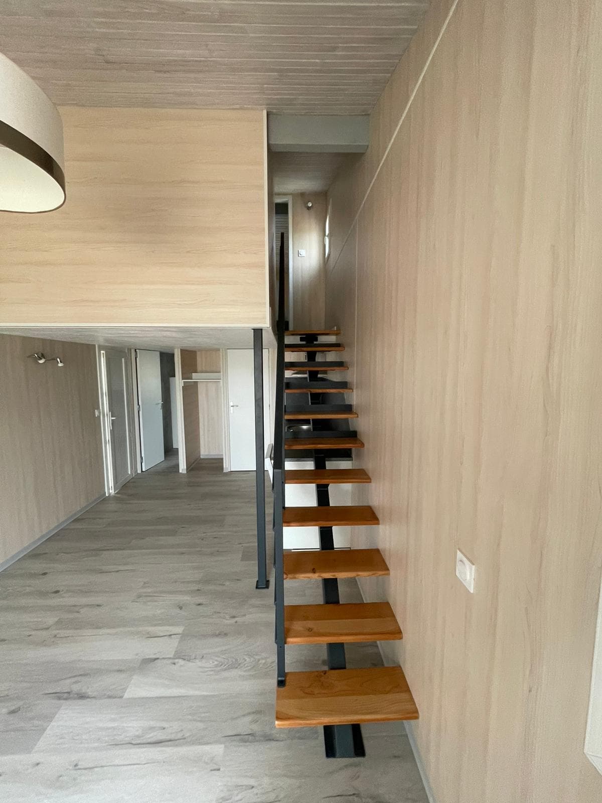 Aménagement intérieur avec mezzanine bois en Vendée