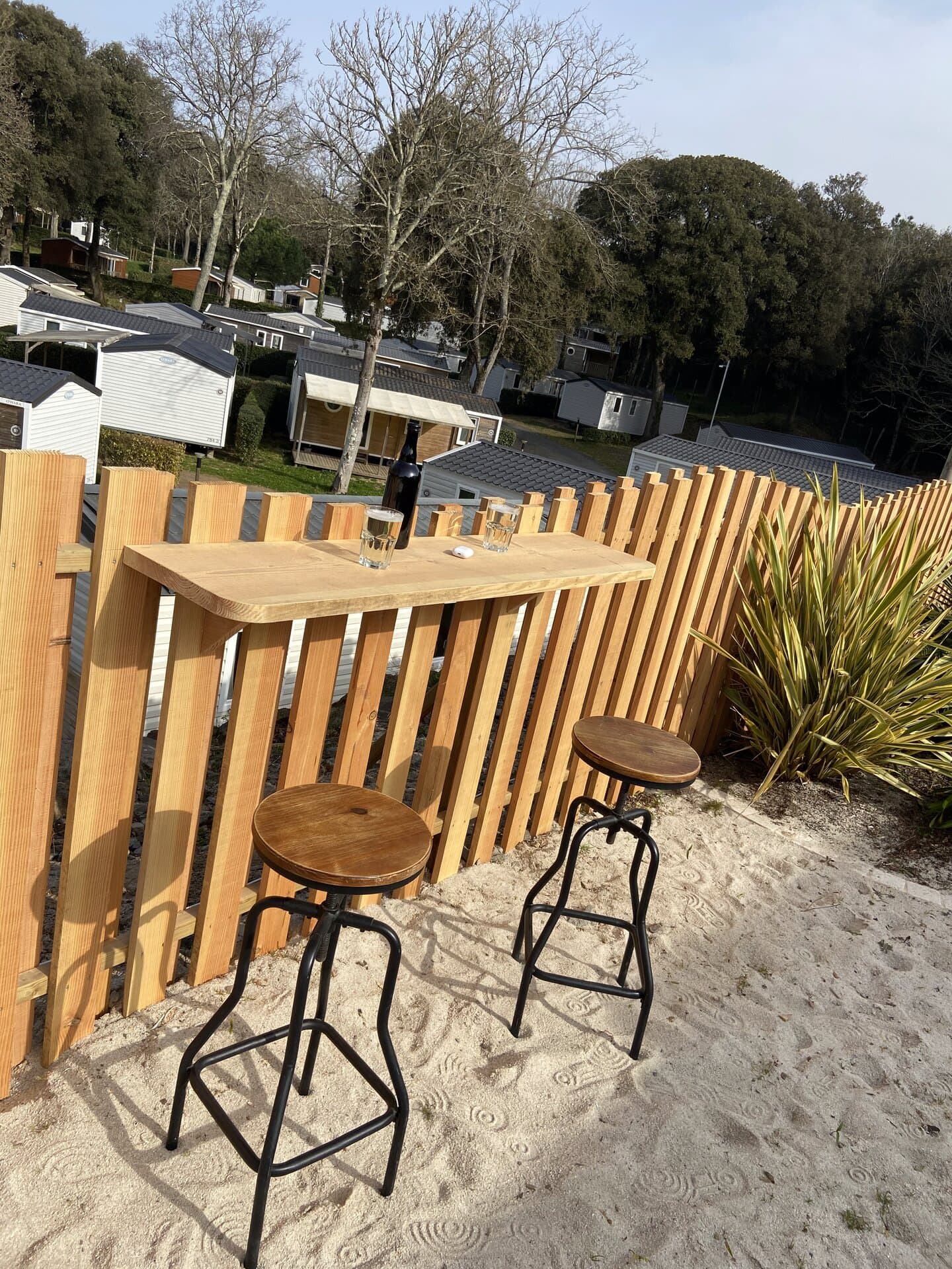Bar extérieur en bois sur mesure réalisé en Vendée