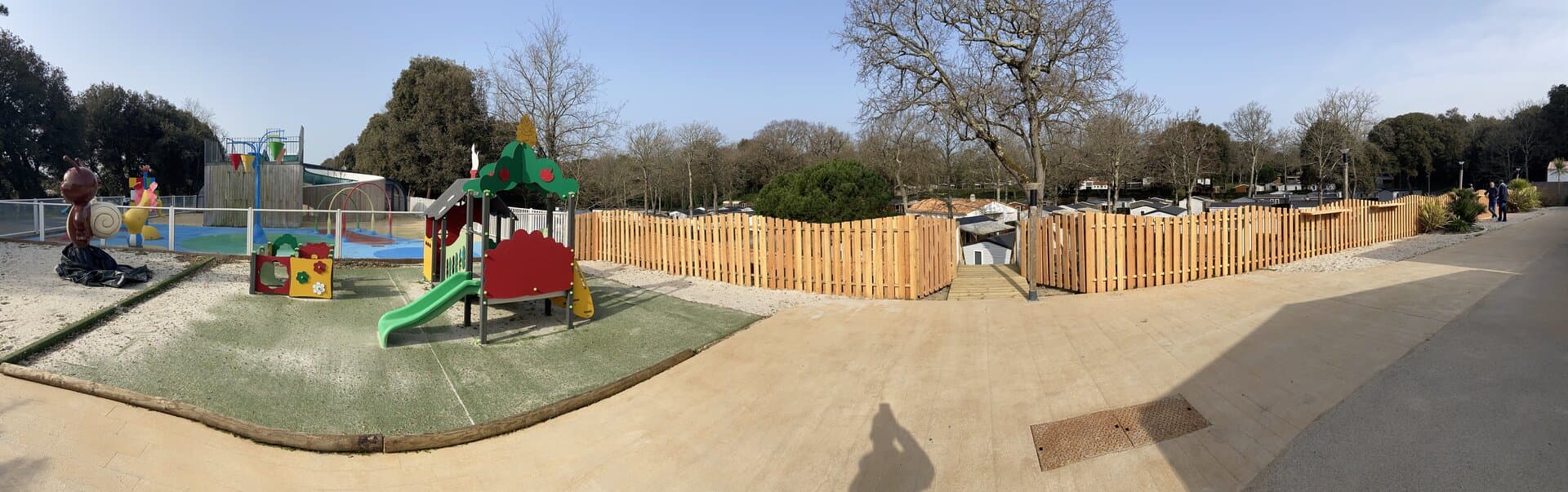 Clôture bois pour aire de jeux en Vendée par Négrit Rénovation