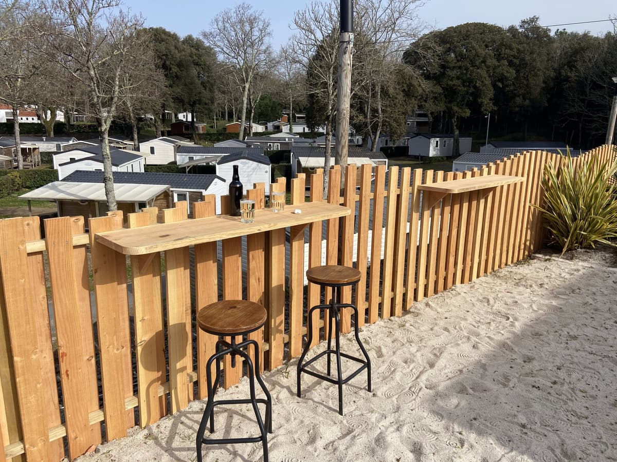 Comptoir bar en bois sur mesure — Négrit Rénovation, menuisier à La Roche-sur-Yon, Vendée