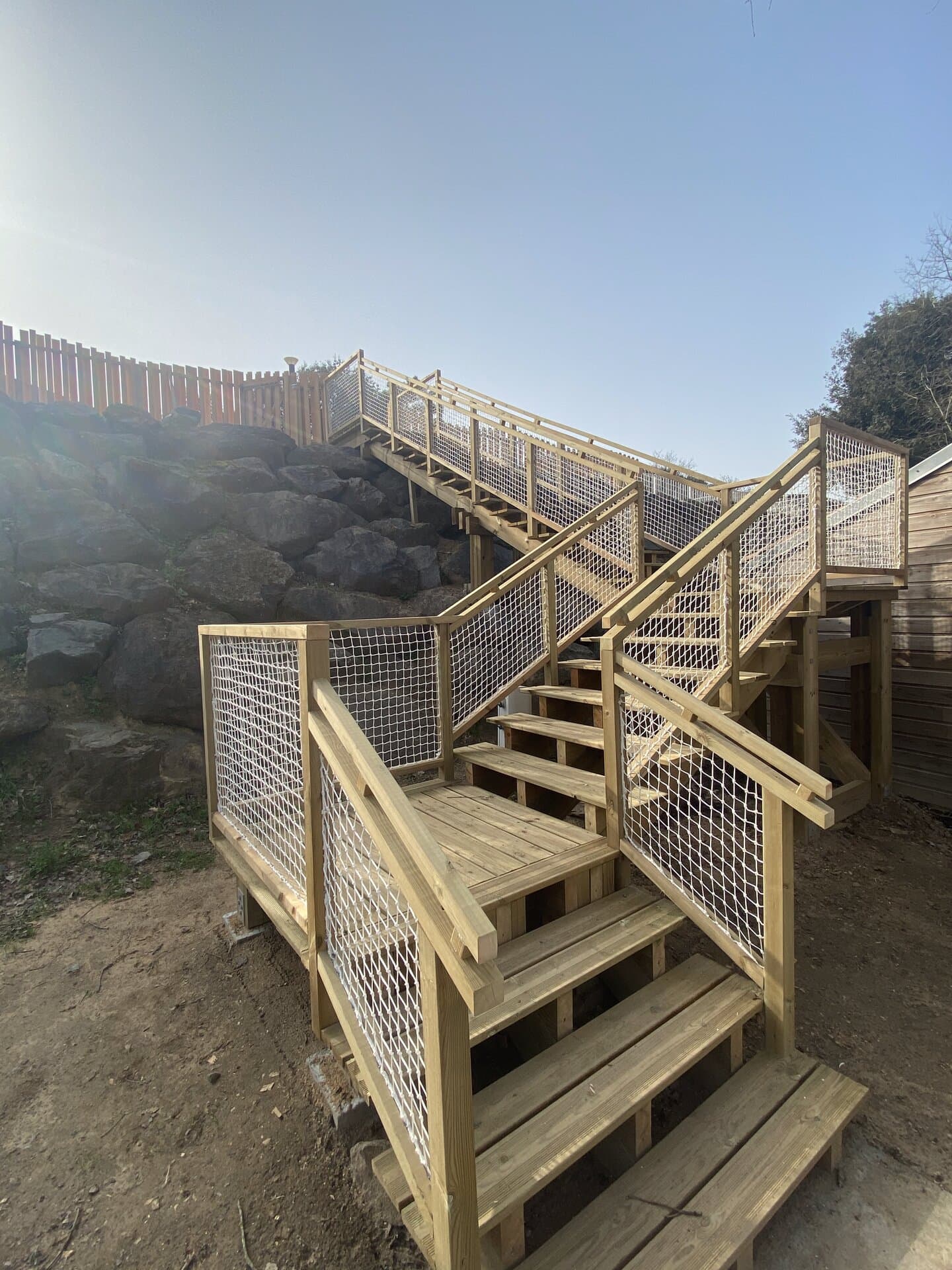 Escalier bois extérieur avec garde-corps en Vendée