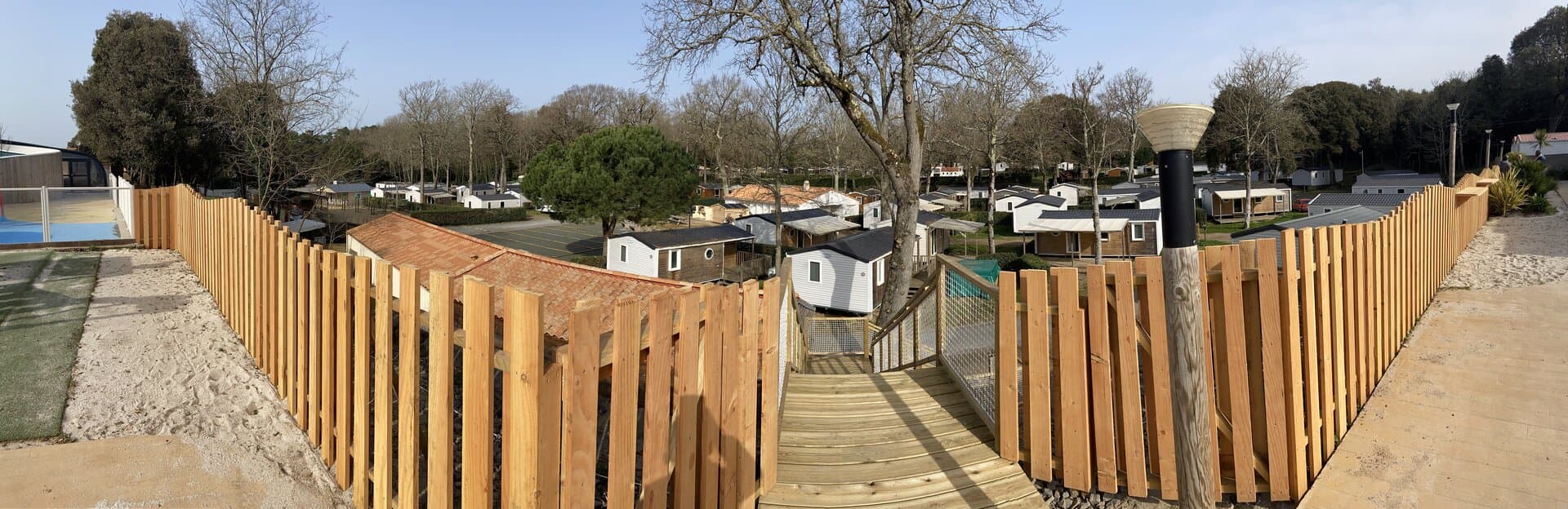 Menuiserie extérieure clôture et escalier en Vendée — vue panoramique